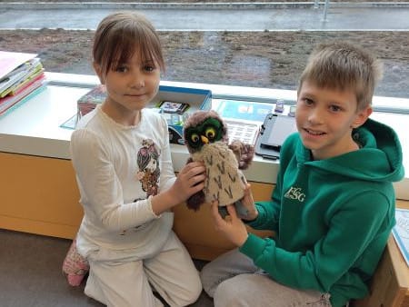 Eule Ulla führt uns in vielen Stationen in Medien/Informatik zum Spielen und Lernen!